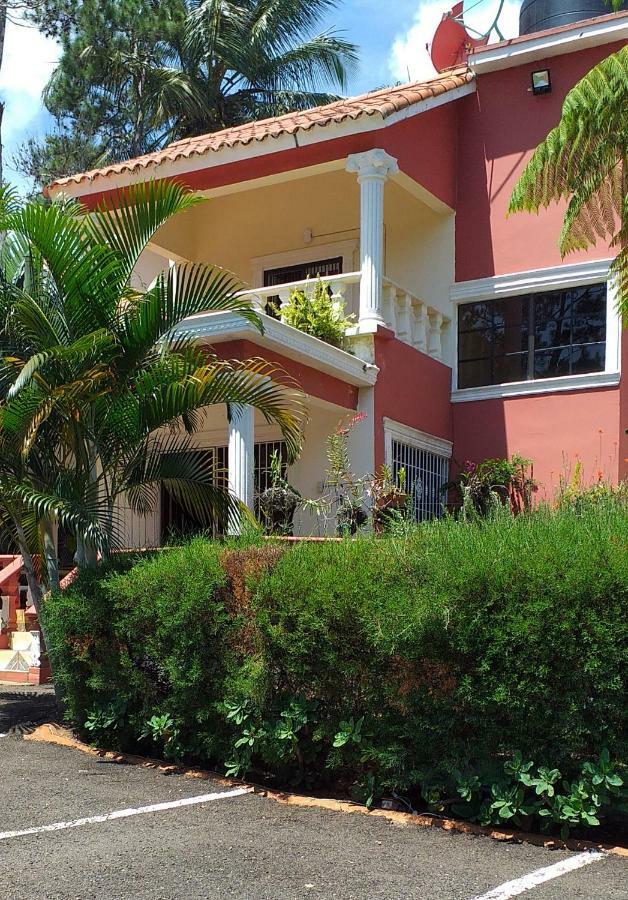 La Famosa Costillas A La Lena Jarabacoa Esterno foto